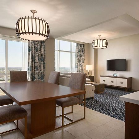 Embassy Suites By Hilton Denton Convention Center Екстериор снимка