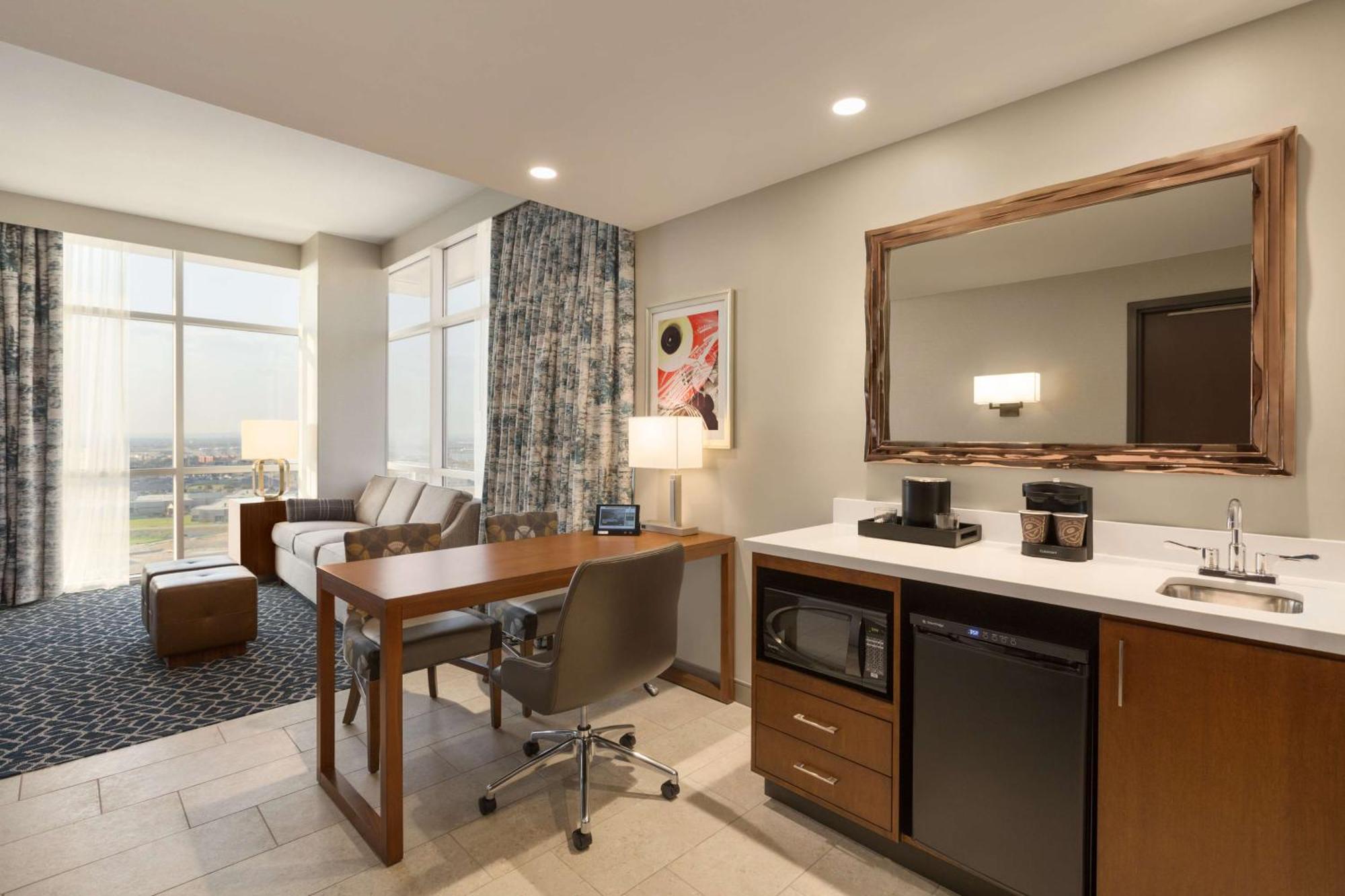 Embassy Suites By Hilton Denton Convention Center Екстериор снимка
