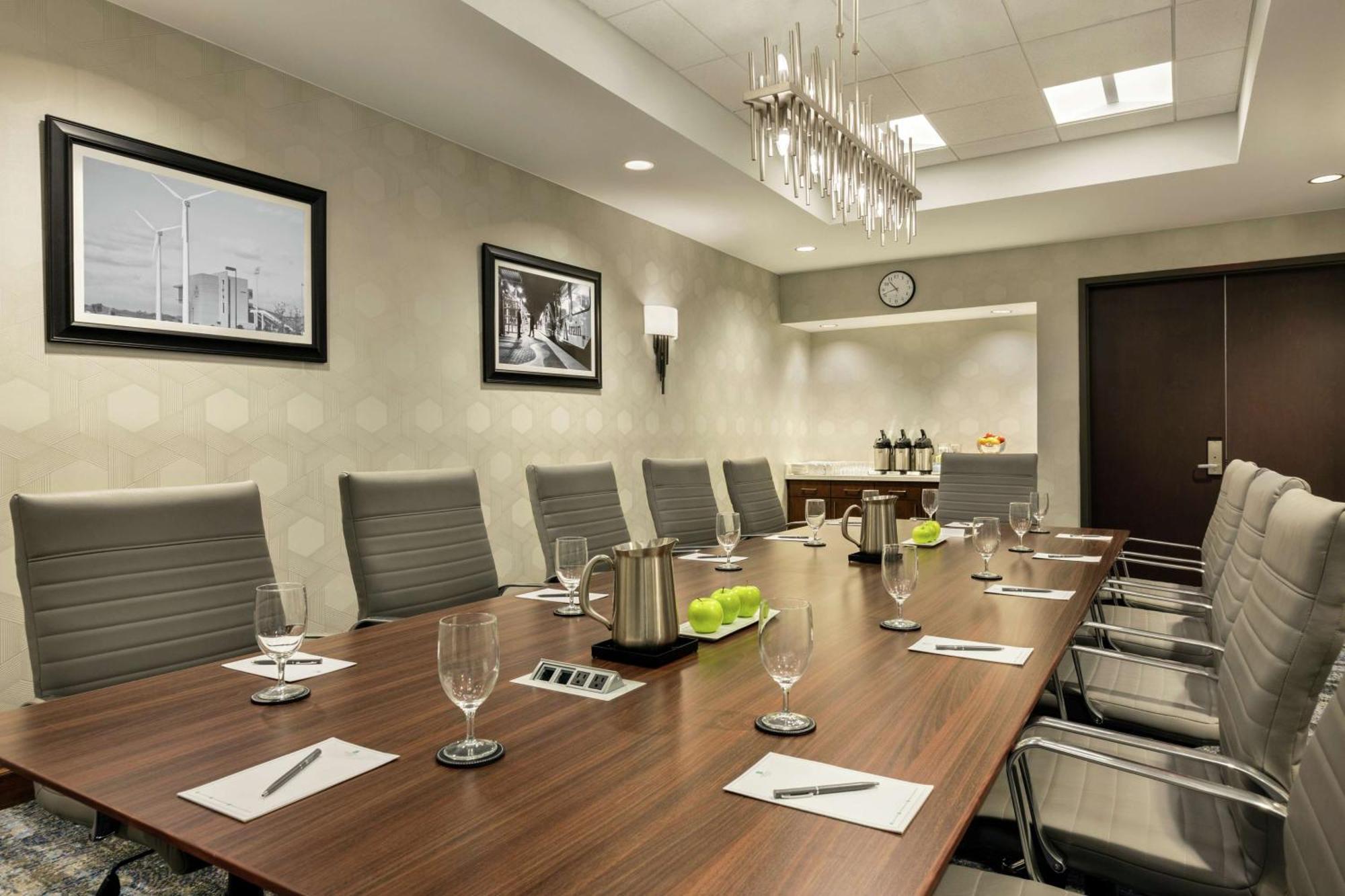 Embassy Suites By Hilton Denton Convention Center Екстериор снимка