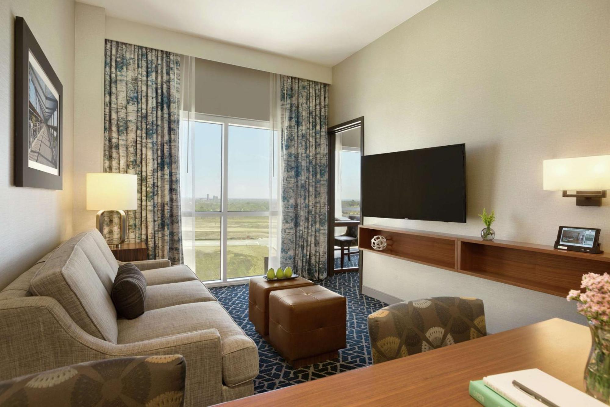 Embassy Suites By Hilton Denton Convention Center Екстериор снимка