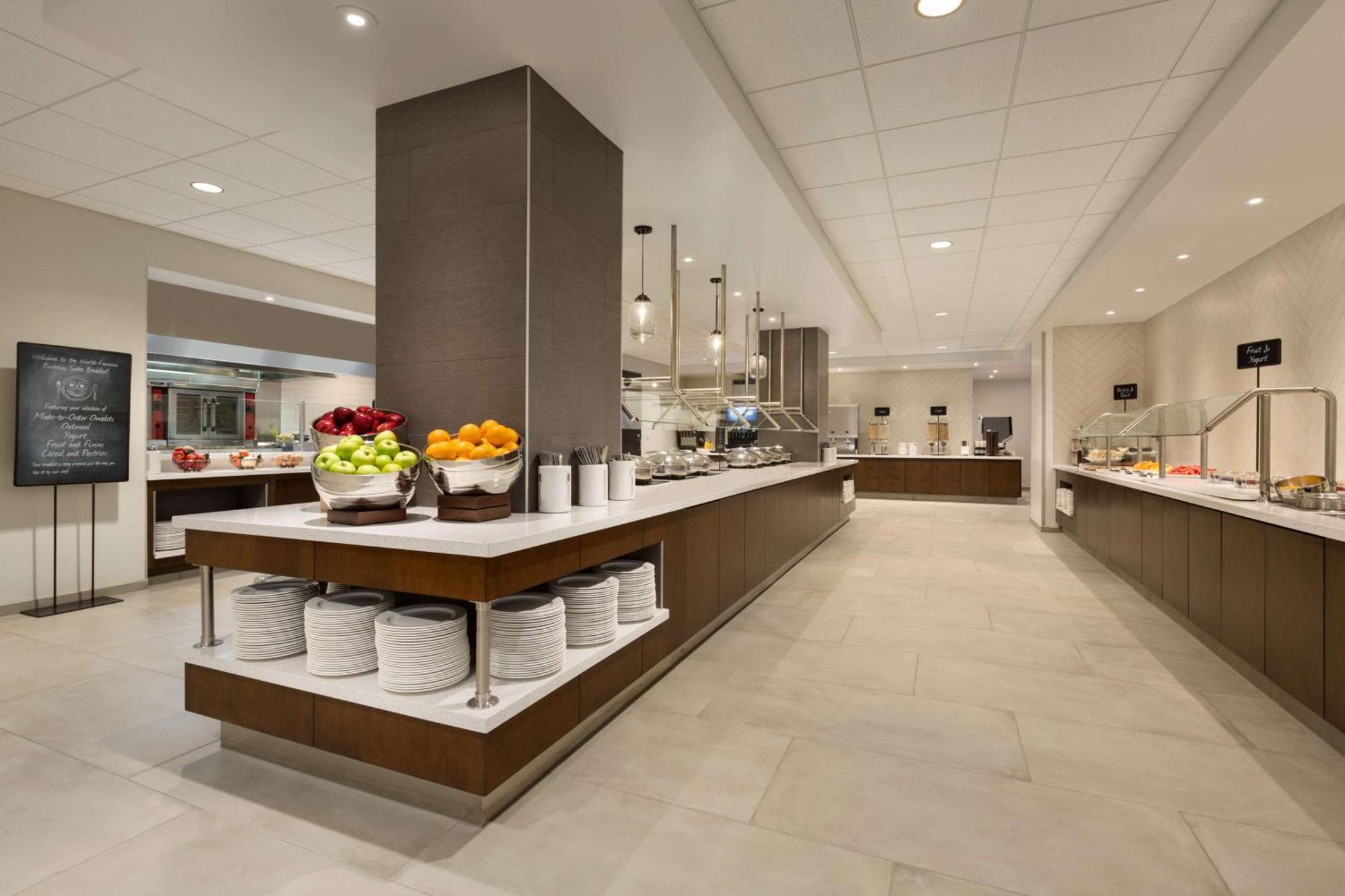 Embassy Suites By Hilton Denton Convention Center Екстериор снимка