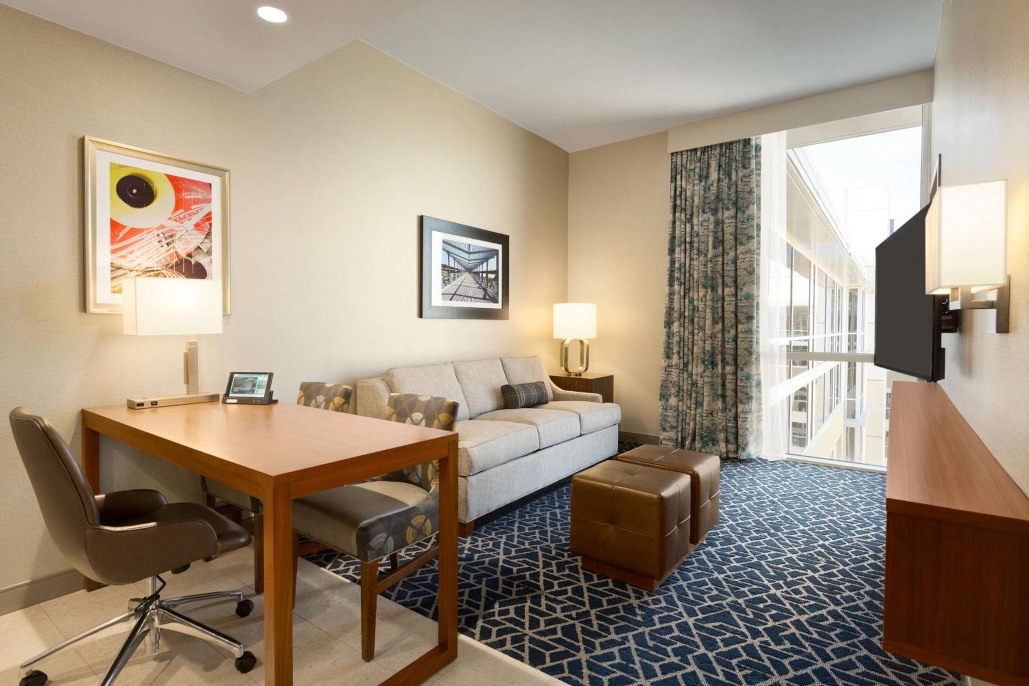 Embassy Suites By Hilton Denton Convention Center Екстериор снимка