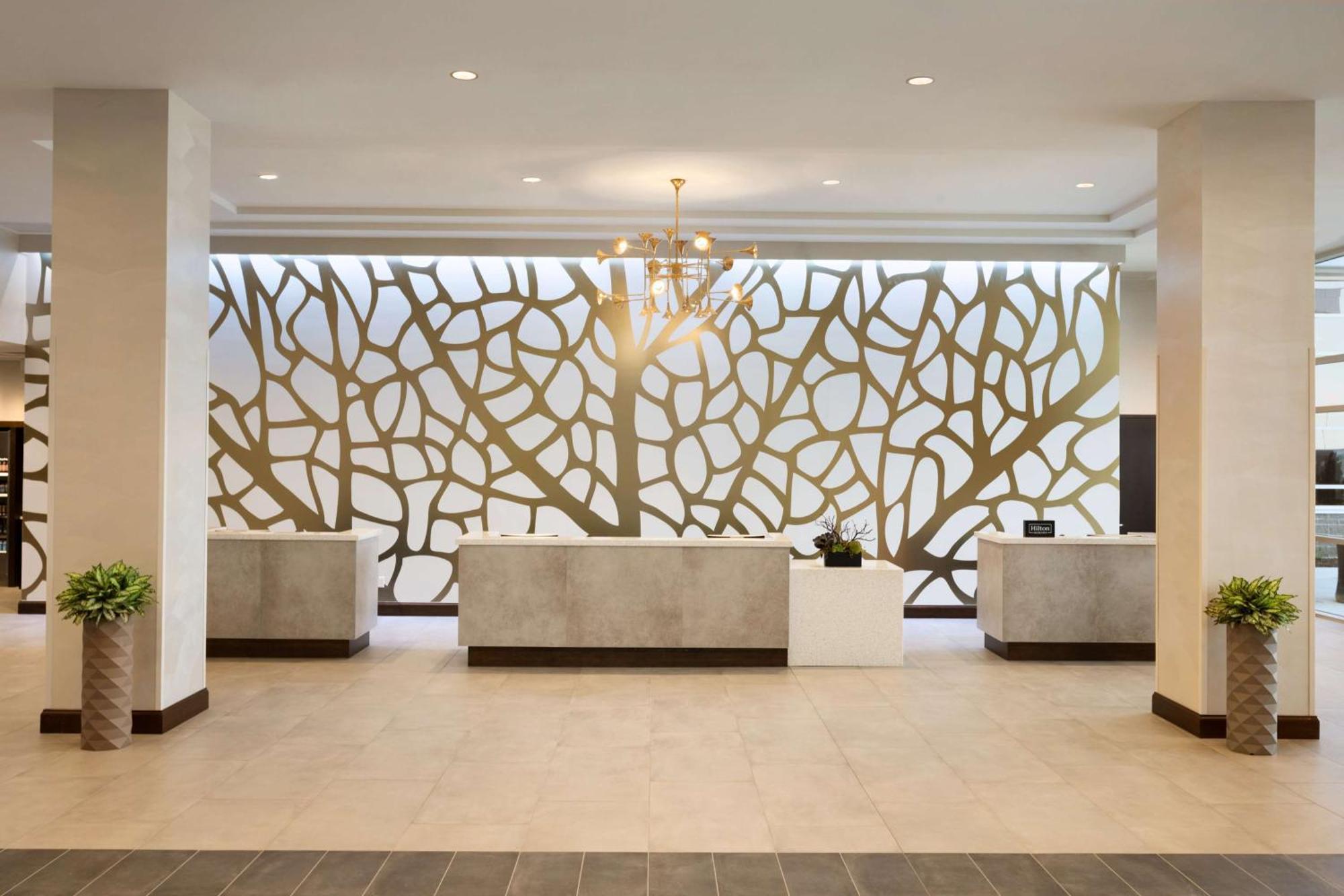 Embassy Suites By Hilton Denton Convention Center Екстериор снимка