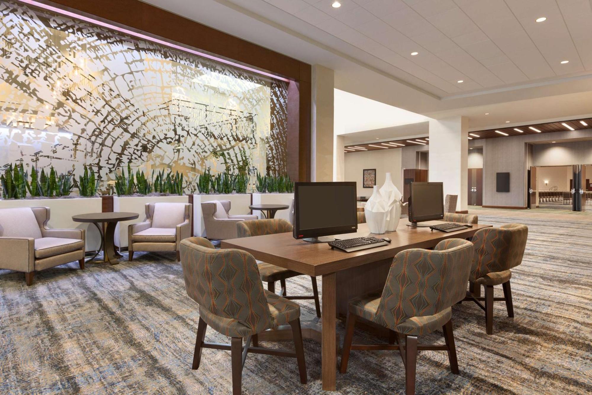 Embassy Suites By Hilton Denton Convention Center Екстериор снимка
