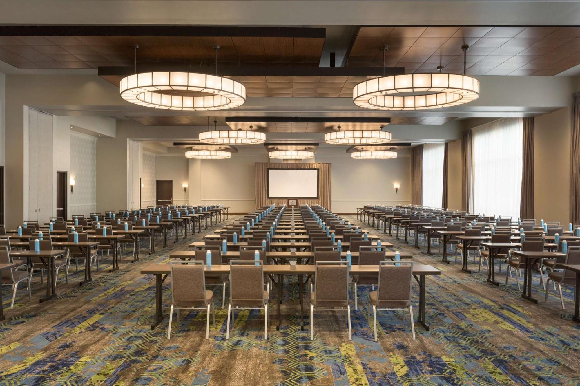 Embassy Suites By Hilton Denton Convention Center Екстериор снимка