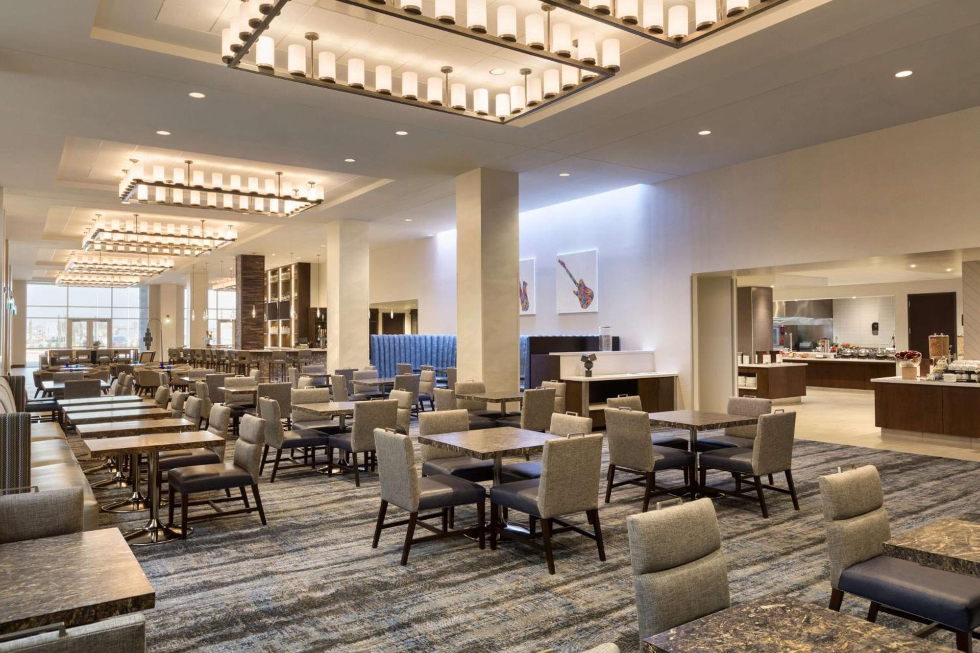 Embassy Suites By Hilton Denton Convention Center Екстериор снимка