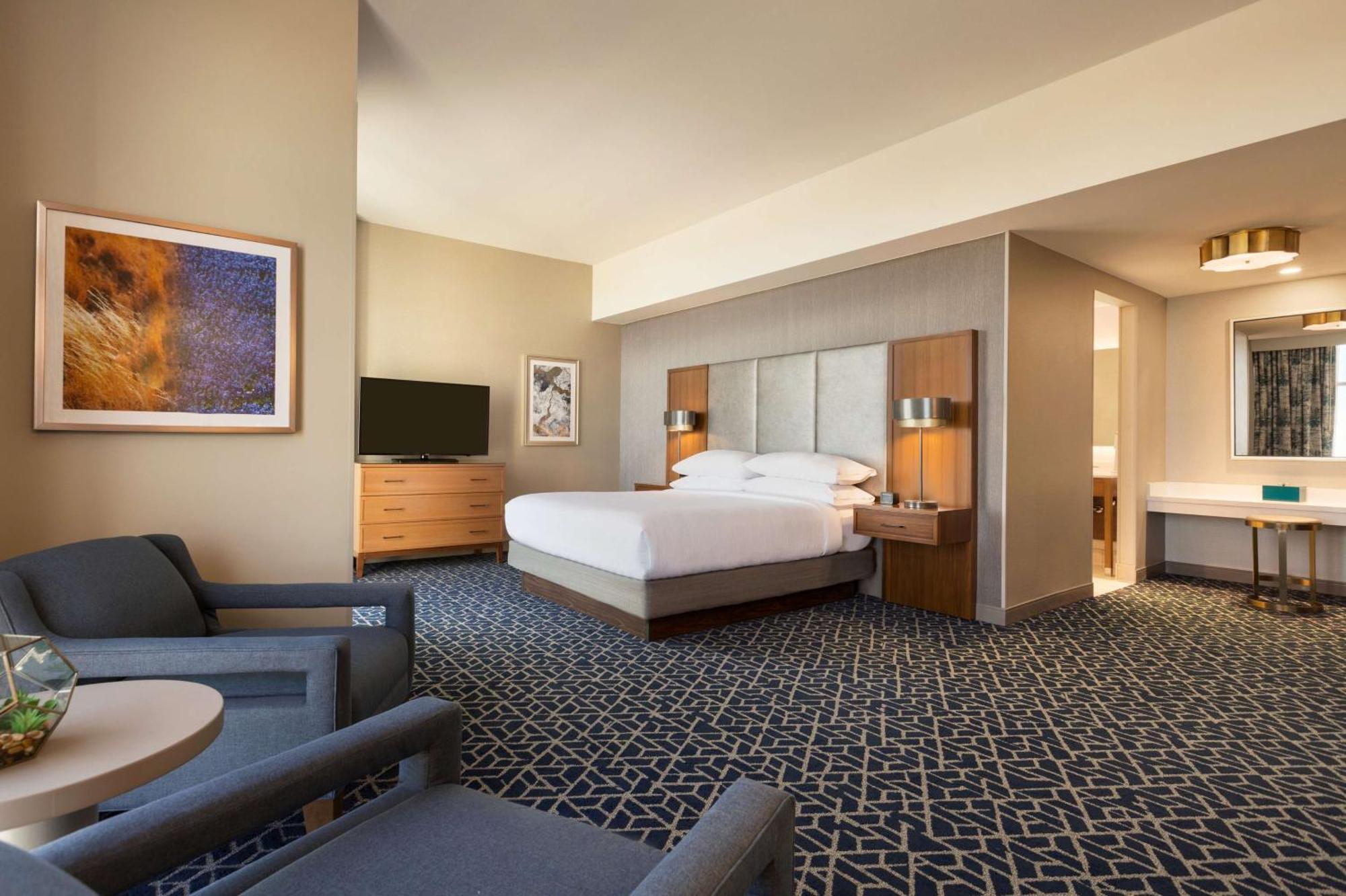 Embassy Suites By Hilton Denton Convention Center Екстериор снимка