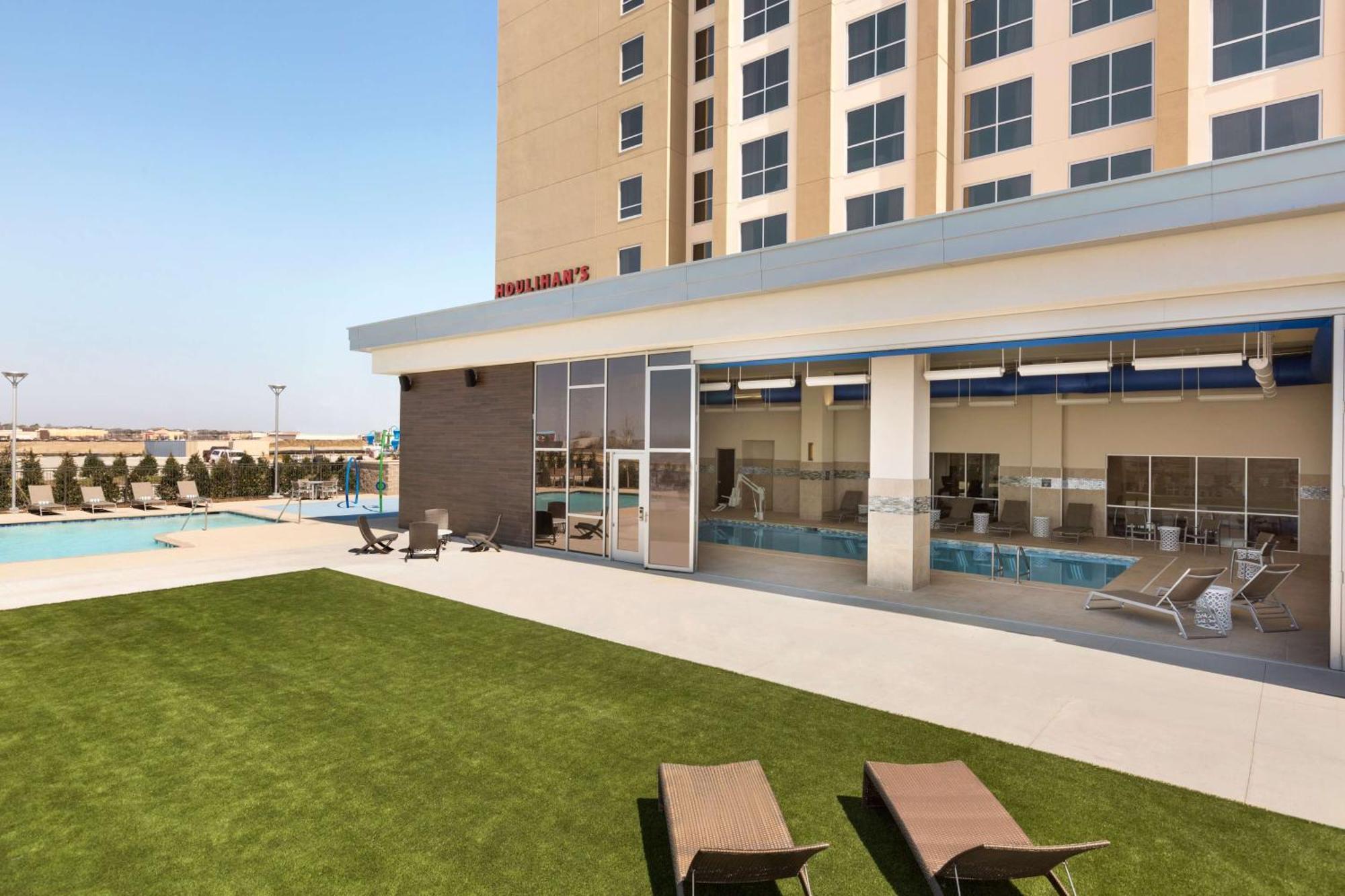 Embassy Suites By Hilton Denton Convention Center Екстериор снимка