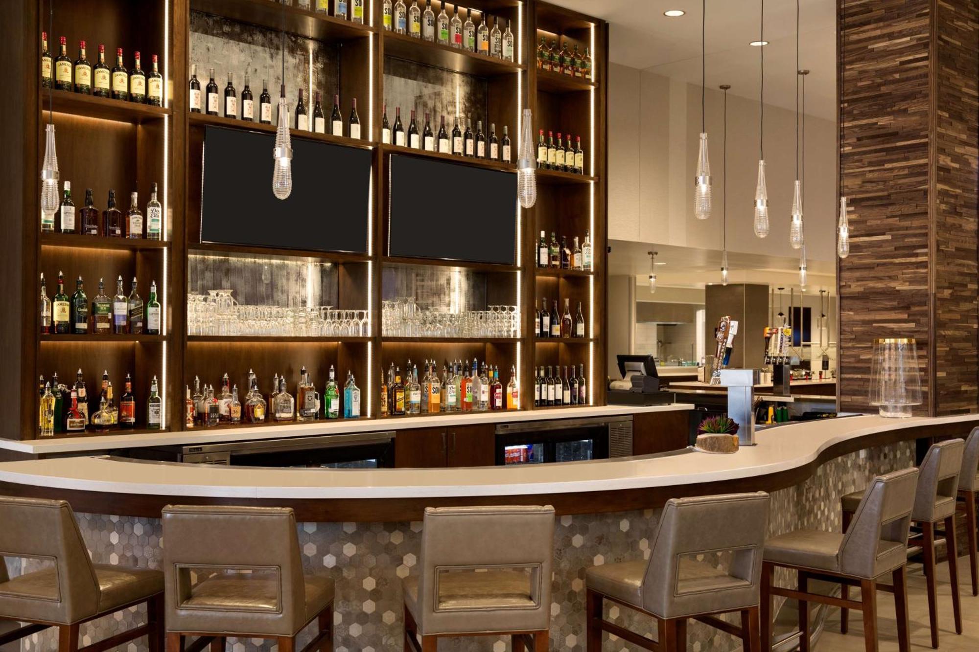 Embassy Suites By Hilton Denton Convention Center Екстериор снимка