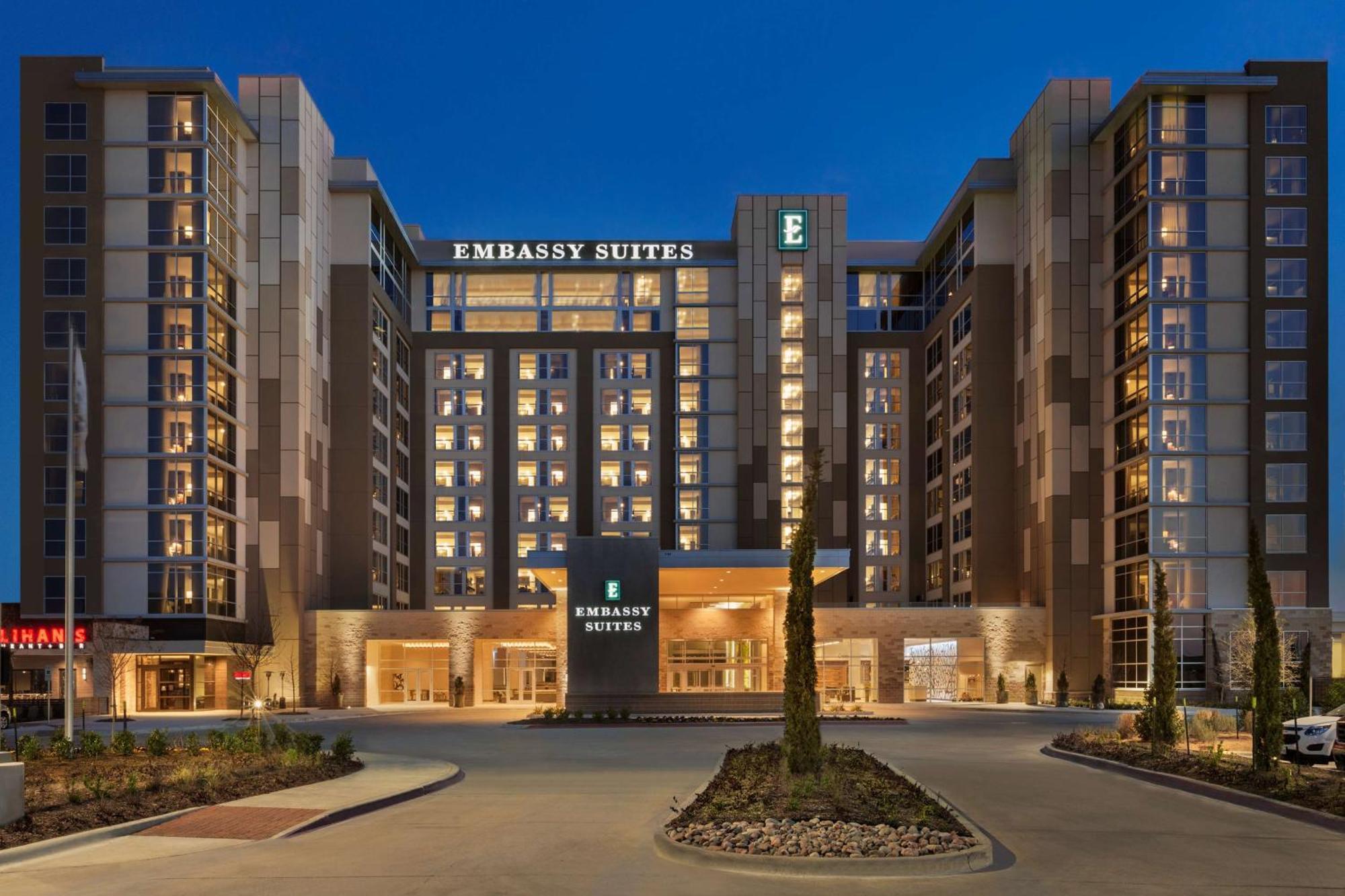 Embassy Suites By Hilton Denton Convention Center Екстериор снимка